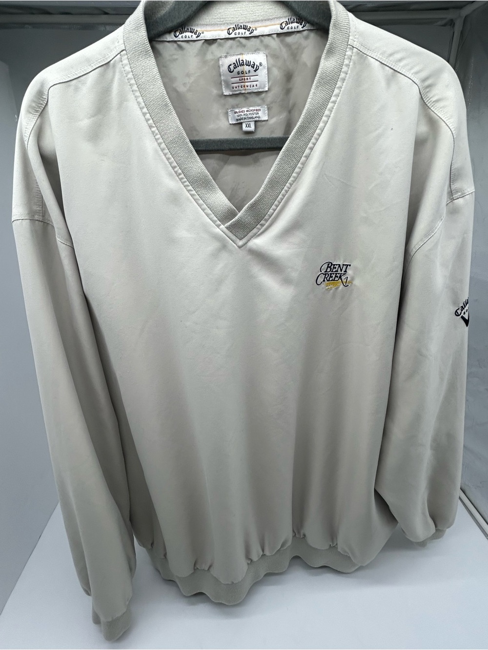 Callaway Men’s Cream V-Neck Golf Pullover with Bent Creek Logo 2XX